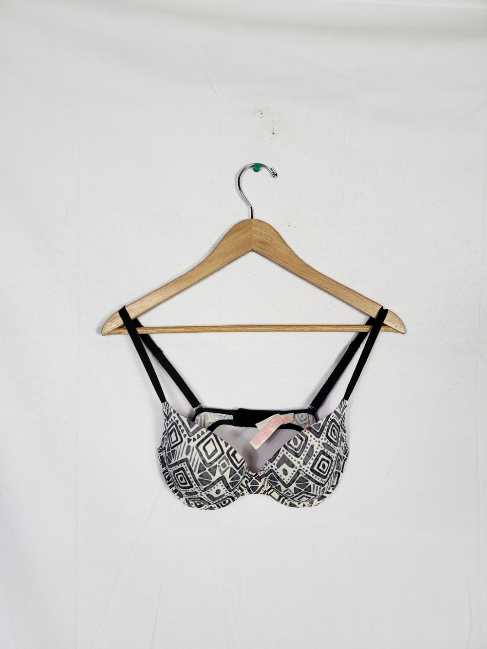 Pink Victoria Secret 32C Wear Everywhere Pushup Bra
